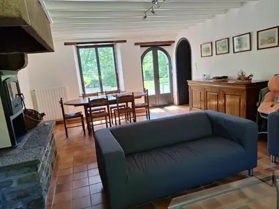 Coin salon dans l'établissement Maison campagne