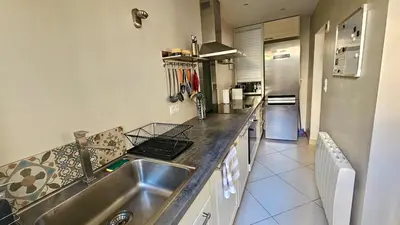 Cuisine ou kitchenette dans l'établissement Maison de bourg proche de la mer