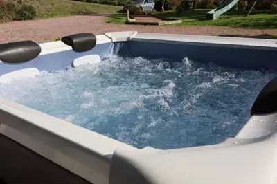 Plan de l'établissement VillaNonna, jacuzzi, billards, pétanque, ping-pong, 12 couchages, terrasse plein soleil - Larès
