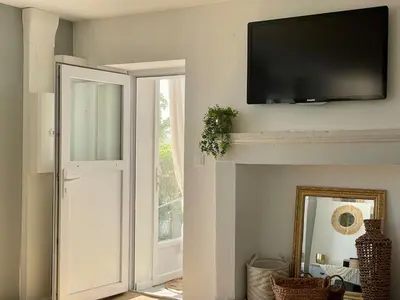 Télévision ou salle de divertissement dans l'établissement Refuge Côté Terre by Melrose
