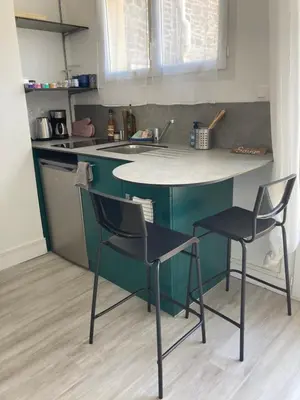 Cuisine ou kitchenette dans l'établissement Sauge et Romarin