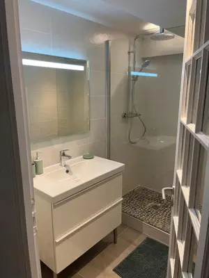 Salle de bains dans l'établissement La Perle Cachée