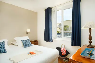 Un ou plusieurs lits dans un hébergement de l'établissement Appartement Face à la Mer 1 chambre 2 personnes Saint Aubin sur Mer