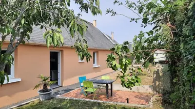 Jardin de l'établissement Pavillon individuel plain-pied avec terrasse et parking