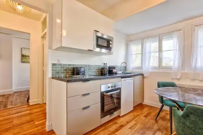 Cuisine ou kitchenette dans l'établissement La cabane moderne, parking gratuit au centre de Falaise - SAS Larès