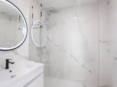 Salle de bains dans l'établissement Appartement Les pieds dans l'eau - 4 pers. - FR-1-788-53