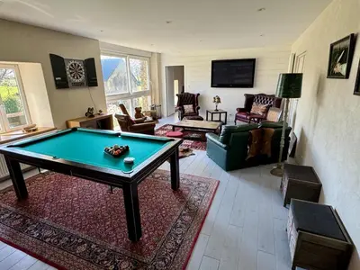 Télévision ou salle de divertissement dans l'établissement La Clef Decamp Chevaux d'Asie 22 pers jacuzzi billard baby foot