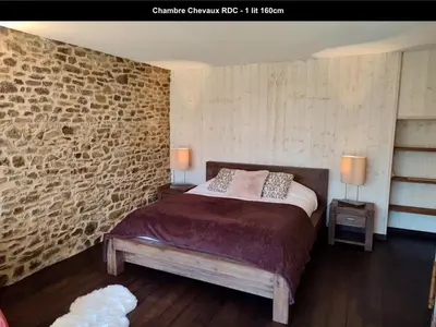 Un ou plusieurs lits dans un hébergement de l'établissement La Clef Decamp Chevaux d'Asie 22 pers jacuzzi billard baby foot
