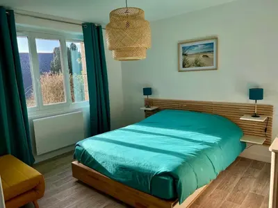 Un ou plusieurs lits dans un hébergement de l'établissement Appartement à Cancale situé à 500 m du port