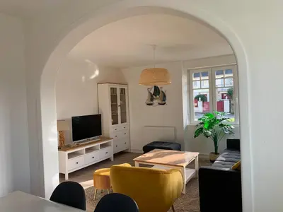 Télévision ou salle de divertissement dans l'établissement Appartement à Cancale situé à 500 m du port