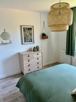 Un ou plusieurs lits dans un hébergement de l'établissement Appartement à Cancale situé à 500 m du port