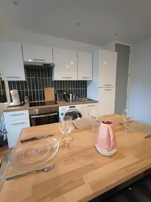 Cuisine ou kitchenette dans l'établissement Marine 2