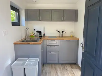 Cuisine ou kitchenette dans l'établissement Petite maison proche plage