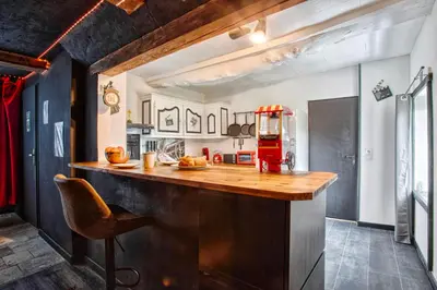 Cuisine ou kitchenette dans l'établissement Cinéma Room - Salle vidéo projecteur - Netflix