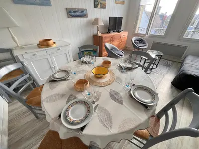 Coin salon dans l'établissement Sur les toits de St Aubin - La Mer