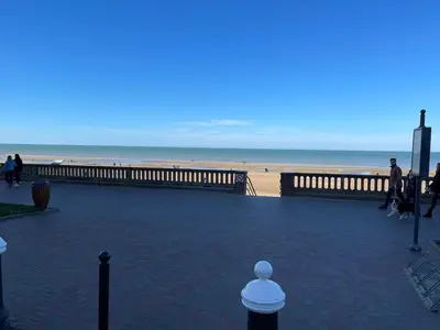 Vue générale sur la mer ou vue sur la mer prise depuis l'appartement