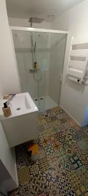 Salle de bains dans l'établissement Calypso