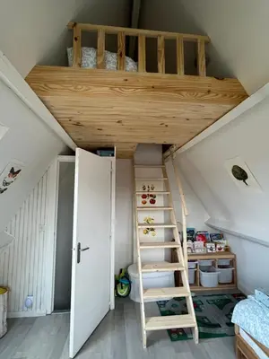Un ou plusieurs lits superposés dans un hébergement de l'établissement Cottage with Garden 5mn Beach
