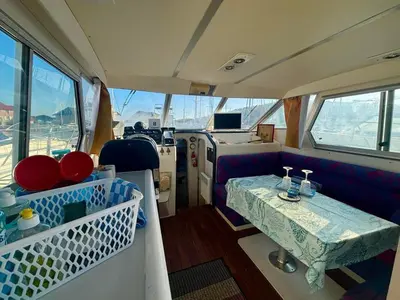 Télévision ou salle de divertissement dans l'établissement Bateau Le Cezar