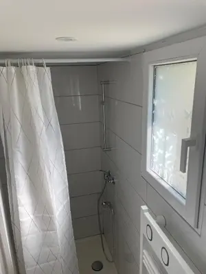 Salle de bains dans l'établissement Maison avec vue mer à Omaha Beach - idéal familles