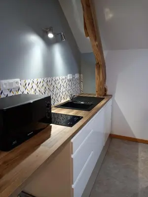 Cuisine ou kitchenette dans l'établissement Studio dans une longère en pierre à la campagne