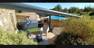 Piscine de l'établissement Gîte Le petit pied du bois ou située à proximité