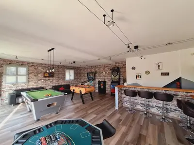 Billard dans l'établissement Gîte Le petit pied du bois