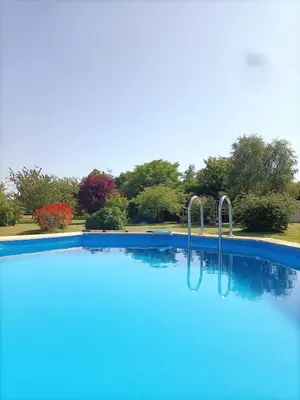 Piscine de l'établissement Gîte Le petit pied du bois ou située à proximité