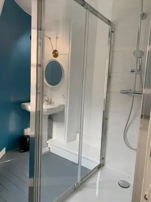 Salle de bains dans l'établissement Appartement Coeur historique de Bayeux