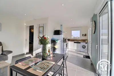 Cuisine ou kitchenette dans l'établissement Manoky