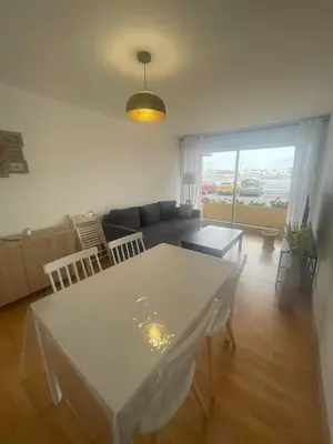 Coin salon dans l'établissement Appartement face au port