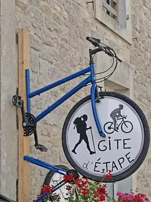 Vélo sur le terrain de l'établissement Gite d'étape ou dans les environs