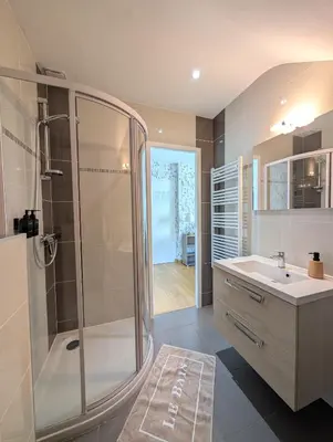 Salle de bains dans l'établissement A l'ombre du Mont Saint Michel - Bed & Breakfast, Chambres d'hôtes