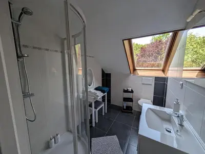 Salle de bains dans l'établissement A l'ombre du Mont Saint Michel - Bed & Breakfast, Chambres d'hôtes