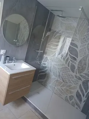 Salle de bains dans l'établissement Au Mont De La Rive #Jaccuzi et Mont-Saint-Michel #