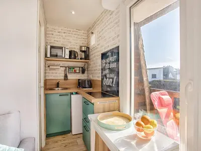 Cuisine ou kitchenette dans l'établissement Studio lumineux avec balcon et parking à deux pas de la plage - FR-1-788-56