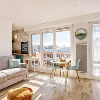 Studio lumineux avec balcon et parking à deux pas de la plage - FR-1-788-56