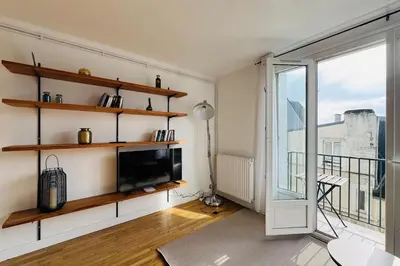 Télévision ou salle de divertissement dans l'établissement 5-room apartment in the heart of the city center