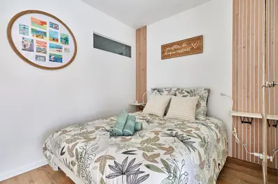 Un ou plusieurs lits dans un hébergement de l'établissement Le Studio Saint Michel - Proche Plage