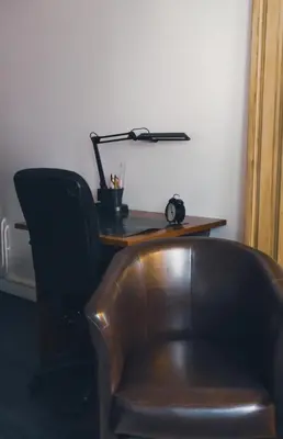 Coin salon dans l'établissement Studio Caen quartier historique