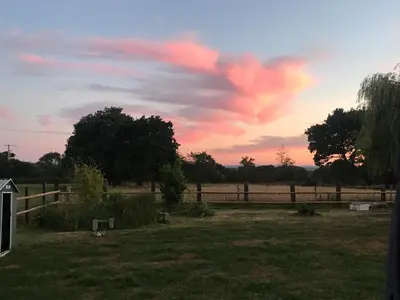 Lever ou coucher de soleil vu de la maison de vacances ou à proximité