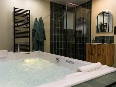 Salle de bains dans l'établissement Gîte l'écume avec balnéo 10 minutes Mt St Michel
