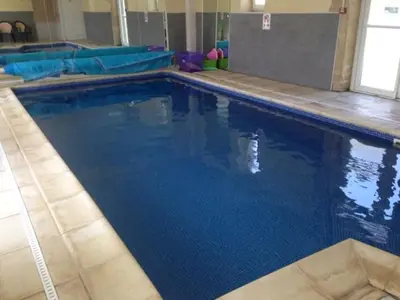 Piscine de l'établissement Auberge De La Luzerne ou située à proximité