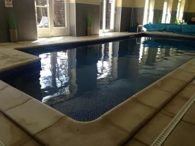Piscine de l'établissement Auberge De La Luzerne ou située à proximité