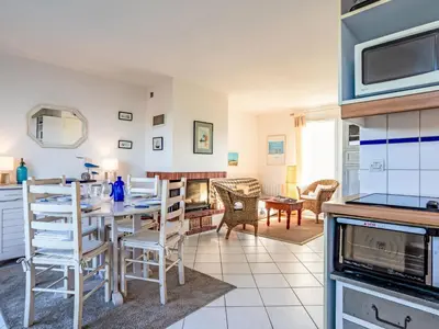 Cuisine ou kitchenette dans l'établissement Holiday Home Les Goélands-29 by Interhome
