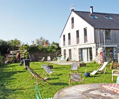 Jardin de l'établissement Chambre familiale Jersey dans une maison, au calme sur le GR223