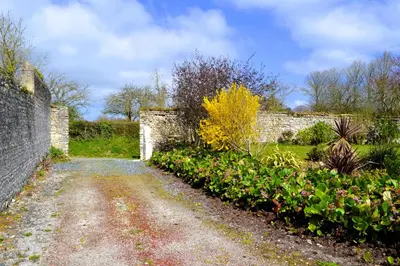 Jardin de l'établissement Gîte des Sangles