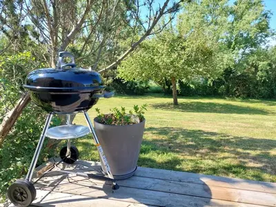 Barbecue disponible mis à disposition des clients de l'appartement