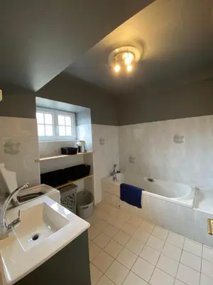 Salle de bains dans l'établissement GITE de la Giraudais