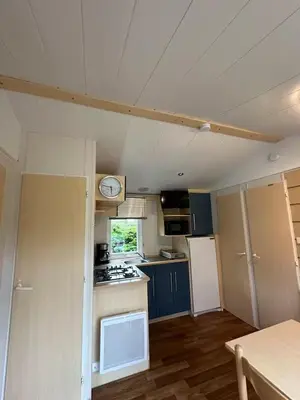 Cuisine ou kitchenette dans l'établissement Mobil-home 5 personnes
